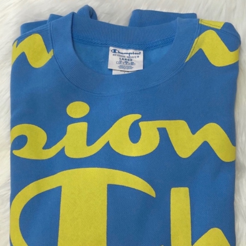 NWT Champion Giant Logo Crew Neck - Picture 4 of 4